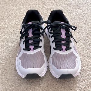On running Womens new cloud runner size 7.5 shoes